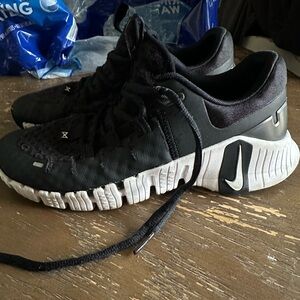 Nike metcon Black and White Athletic Shoes